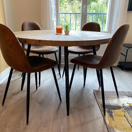 Nouveau - Superbe Logement En Centre-ville Avec Parking *